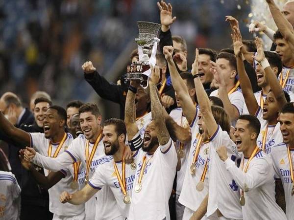 Tin bóng đá chiều 17/1: Real Madrid giành danh hiệu đầu tiên