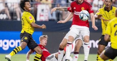 Man United chậm chạp bị Dortmund đánh bại